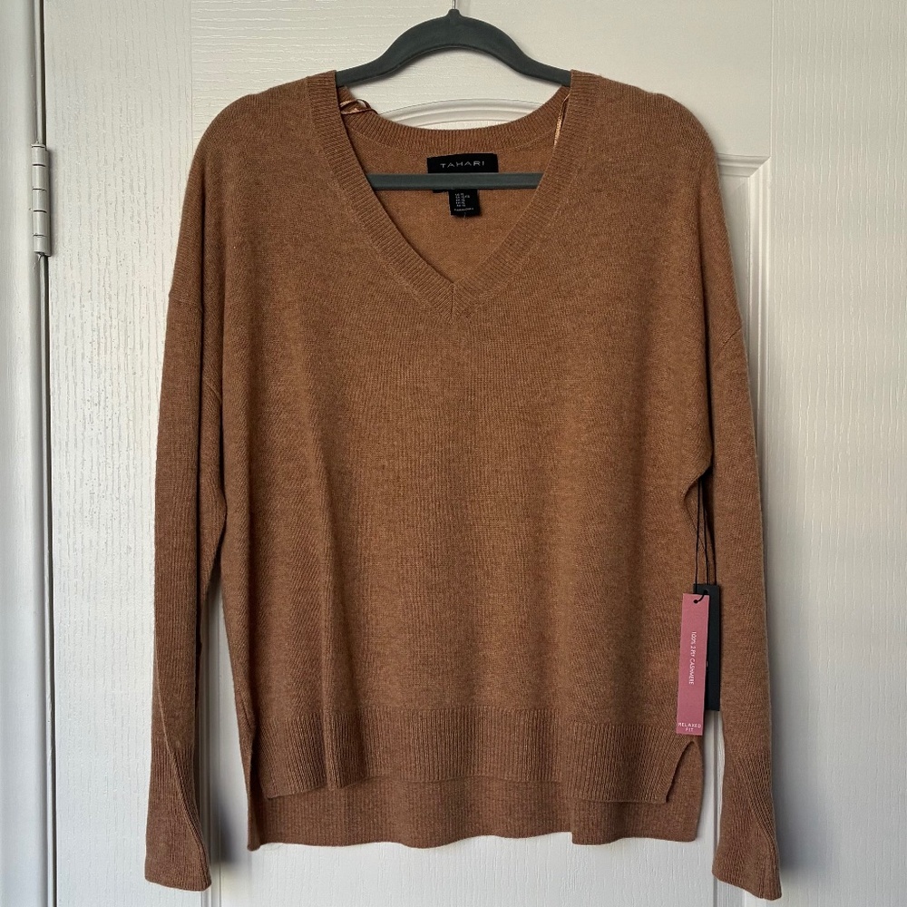 *NEW*Tahari 100% Pure Cashmere V-Neck Sweater Camel/Brown, Size XL (Relaxed Fit)